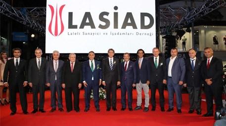 Türkiye'nin en uzun podyumu Laleli'de kuruldu