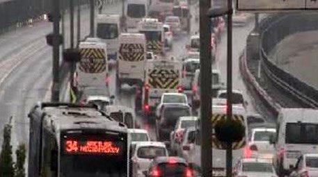 İstanbul'da yağmur trafiği…  