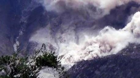 Endonezya’da yanardağ alarmı devam ediyor