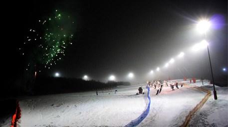 Palandöken'de kayak sezonu havai fişekli gösteri eşliğinde açıldı