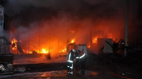 Samsun'daki bu iş yeri cayır cayır yandı!