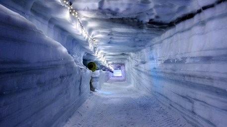 Buz mağarasında yolculuk yapmaya ne dersiniz?