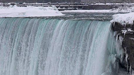 Dondurucu soğuklar nedeniyle Niagara buz tuttu