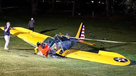 Harrison Ford uçakla parka çakıldı!
