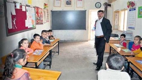 Bitlis'te evi okula çevirdiler!