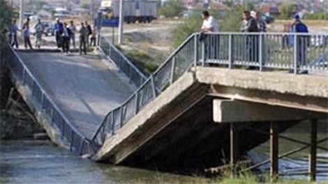 Çaycuma'da köprü çöktü: 15 kayıp