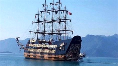 Muğla’daki korsan gemi turistlerin ilgi odağı oldu!