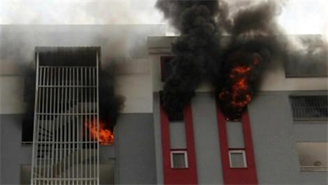 Adana’da 16 katlı apartmanda yangın paniği!