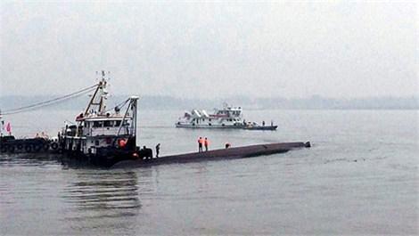 Çin'de gemi battı! En az 400 yolcu kayıp!