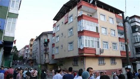 Gaziosmanpaşa'da 5 katlı bina gece yan yattı!