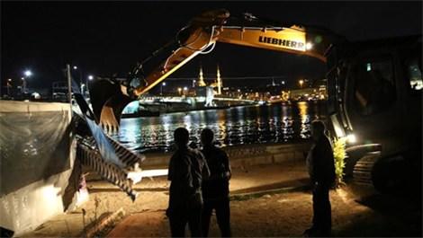 Zabıta Karaköy’deki kaçak iş yerlerini yıktı!