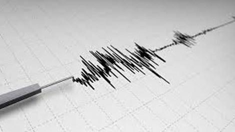 İzmir'de 4,1 büyüklüğünde depremle sallandı
