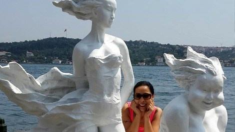 Şişman ve Mutlu'nun heykelleri Ortaköy'de!