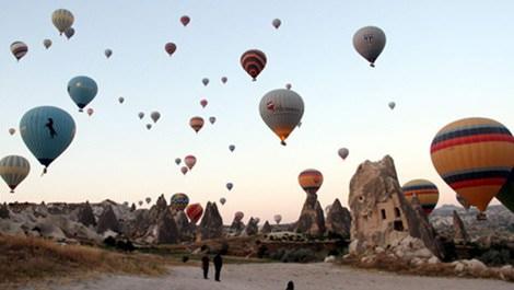 Kapadokya'da balonlar şehitler için havalandı