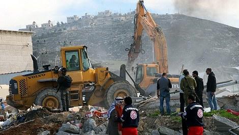 İsrail, Filistinlilerin evlerini yıktı!