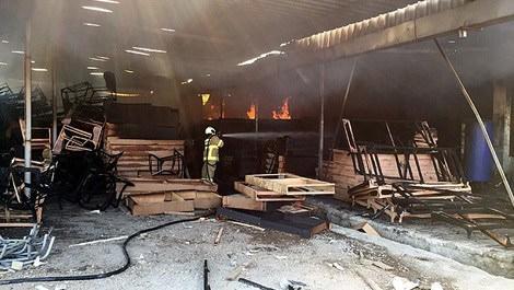 TOKİ konutları yakınındaki fabrikada yangın çıktı!