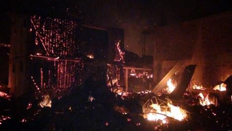 Bolu’da çıkan yangında 7  ev kül oldu 