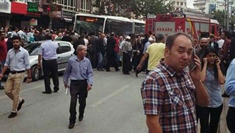 Ankara'da otobüs yolcu durağına çarptı!