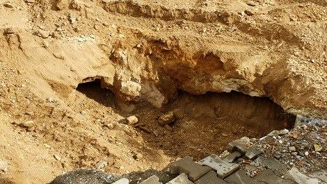 Cami inşaatında kaya mezarı bulundu 