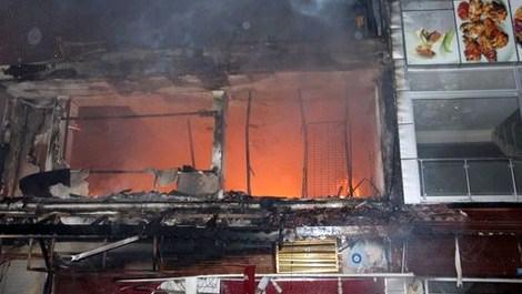 Alanya'da çıkan yangında 7 iş yeri kül oldu 
