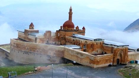 İshak Paşa Sarayı'ndaki cami 100 yıl sonra ibadete açıldı 