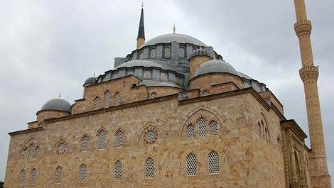 Giresun'da yapımı 28 yıldır süren cami tamamlanıyor 