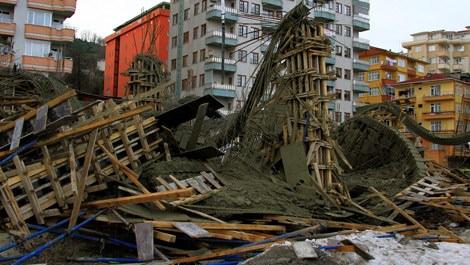 Rize’de inşaat kolonları çöktü 