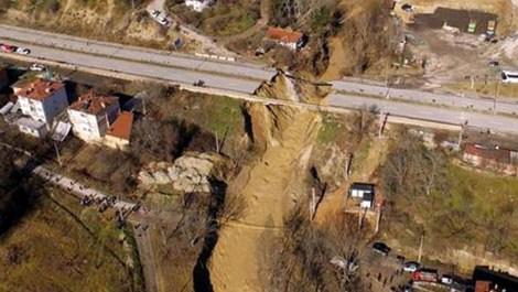 Karabük'teki köprü sel nedeniyle çöktü 