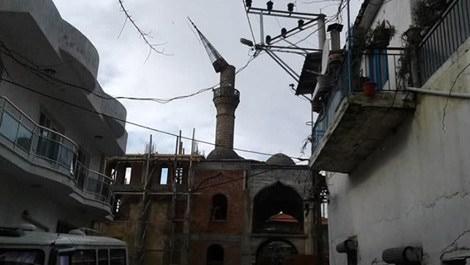 Aydın'da şiddetli fırtına minareyi yıktı!