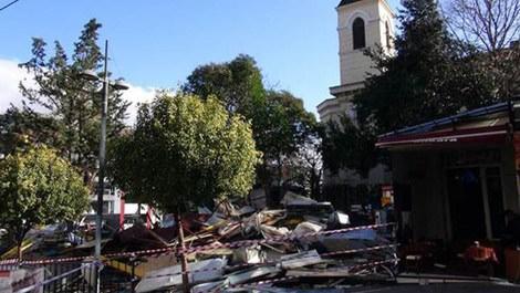 Kadıköy Altıyol'daki kafeler belediye tarafından yıkıldı