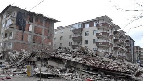 Yozgat'taki hasarlı evlerin yıkımına başlandı!