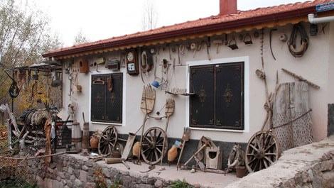 Çankırı'da köy evinin bahçesini müzeye çevirdiler 