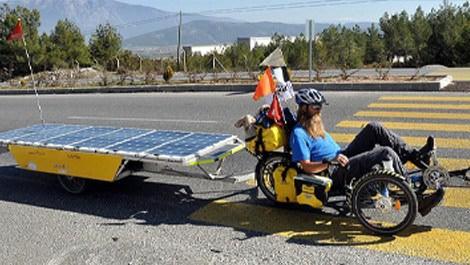 Güneş enerjili bisikletiyle dünya turuna çıktı