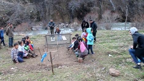 Acun Ilıcalı, Şırnak'ta çocuklar için parkur yaptırıyor