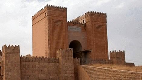 IŞİD Ninova'da 2 bin yıllık Maşki Kapısı'nı yok etti