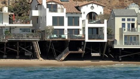 Ünlü aktör denize sıfır evini satıyor