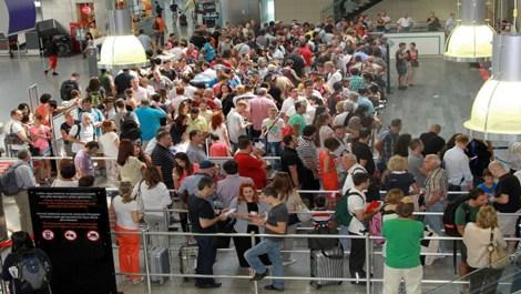 Türkiye'ye 23 milyon yolcu giriş çıkış yaptı!