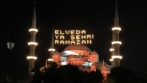 Sultanahmet Camisi'ne Türk bayrağı yansıtıldı!