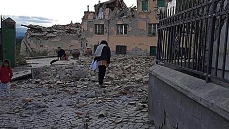 İtalya'da 6,2 büyüklüğünde deprem!