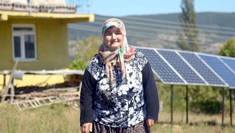 Almanya’da gördüğü güneş panellerini, Sinop’taki evine kurdurdu