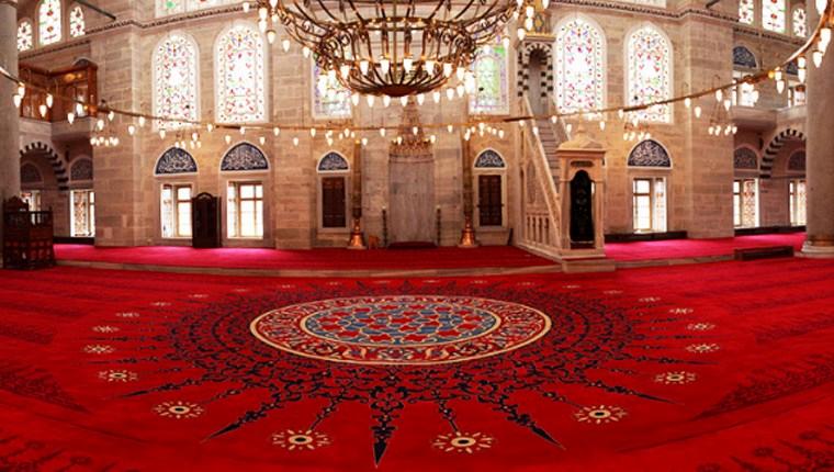 Tarihi camilerin halıları asırlık tecrübeyle dokunuyor