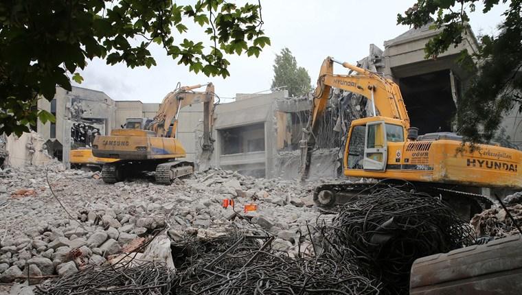 TBMM eski hizmet binasında blokların yıkımına başlandı