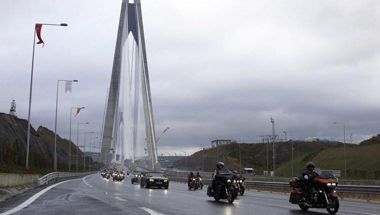 Motor tutkunları Yavuz Sultan Selim Köprüsü'nden geçti