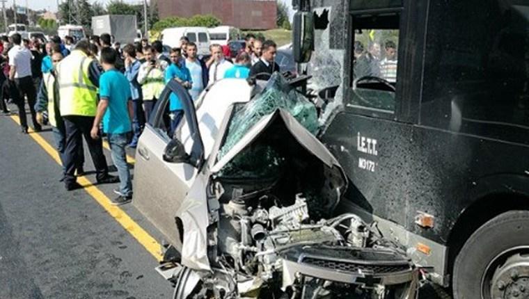 Sefaköy'de otomobil metrobüs yoluna girdi