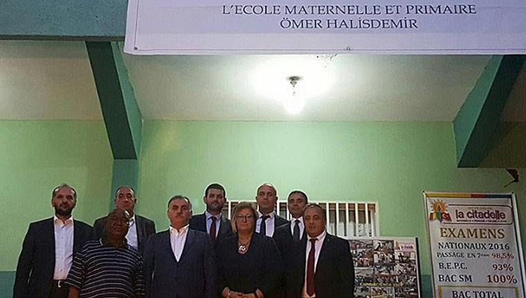 Gine'deki 5 FETÖ okulunu Türkiye Maarif Vakfı devraldı 