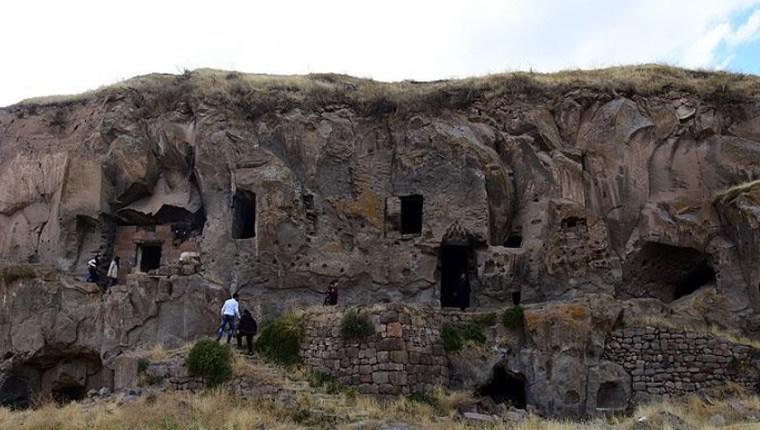 Bitlis'teki 600 mağara, turizme kazandırılıyor 
