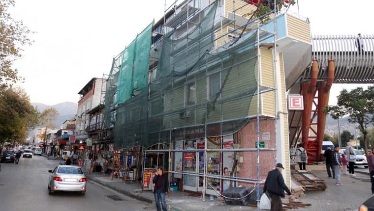 Bursa'daki İstanbul Caddesi'nde binalar yenileniyor