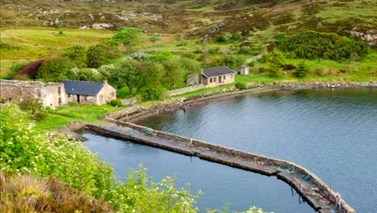 İskoçya'da 9 ev, bir ada 7.3 milyon liraya satışta!