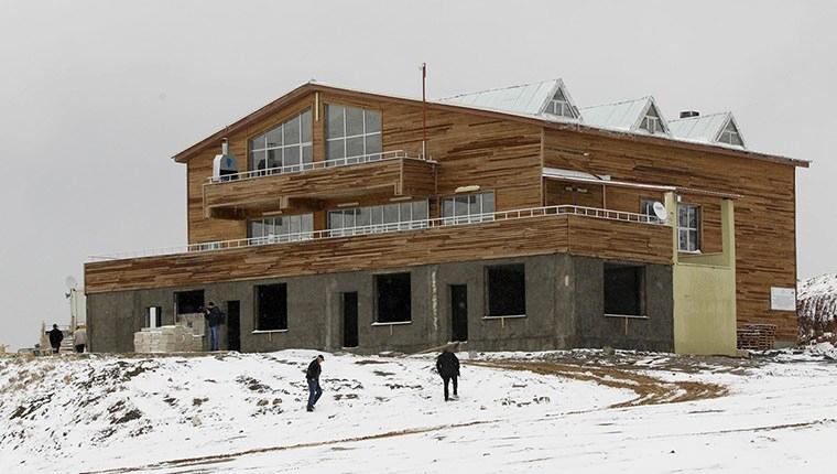 Hakkari'deki kayak merkezleri sezona hazırlanıyor