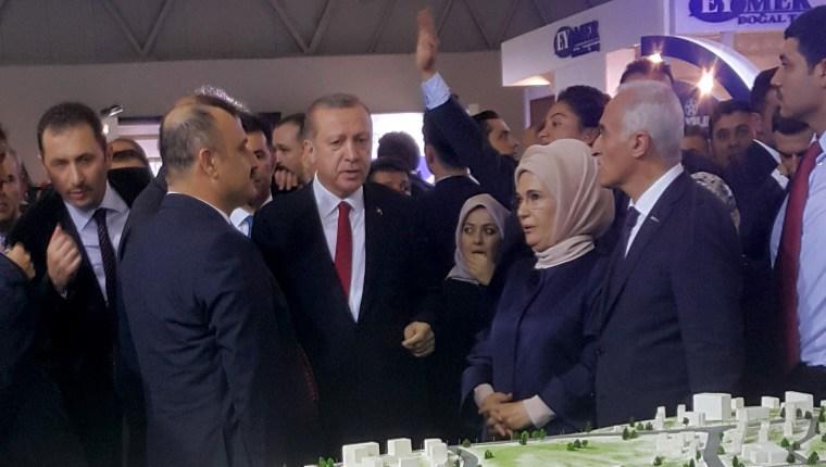 Cumhurbaşkanı Erdoğan, 3. İstanbul standını ziyaret etti 